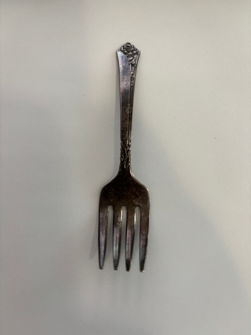 Vintagr Oneida Heirloom Sterling Silver Damask Rose 4" Four-Prong Fork